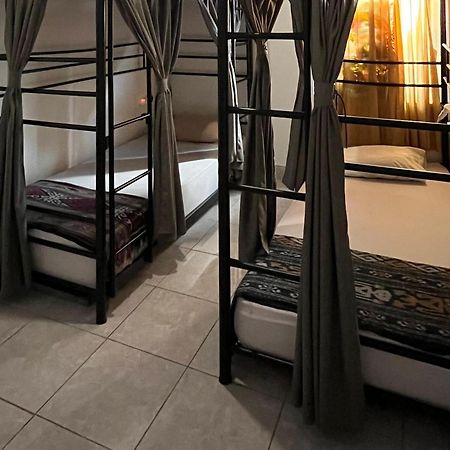 Oke Baik Hostel Yogyakarta Eksteriør billede