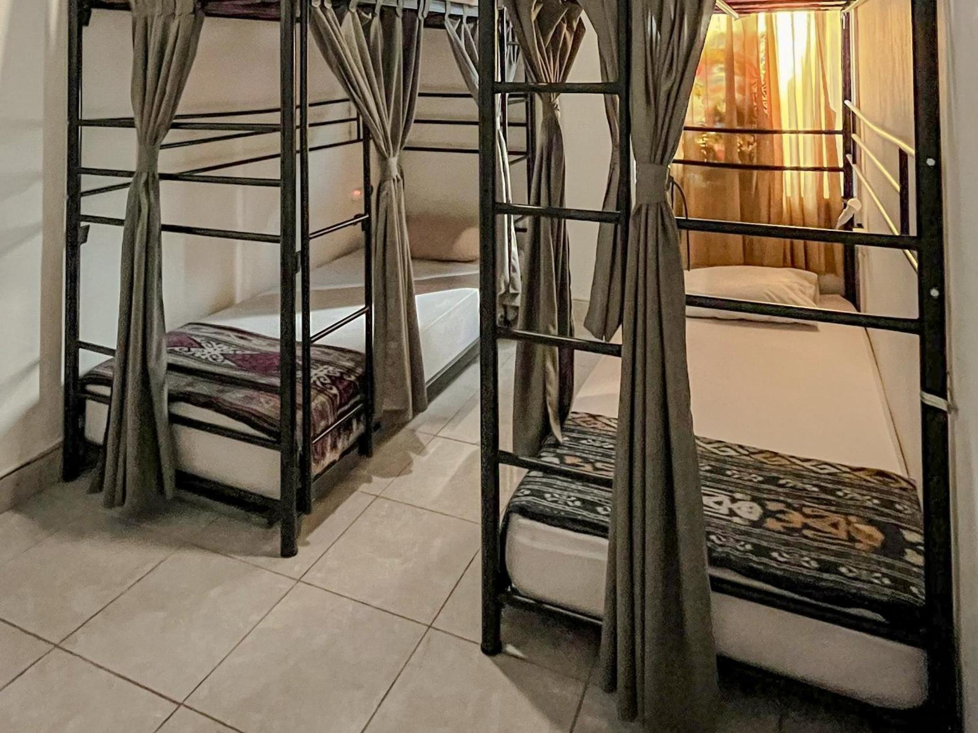 Oke Baik Hostel Yogyakarta Eksteriør billede